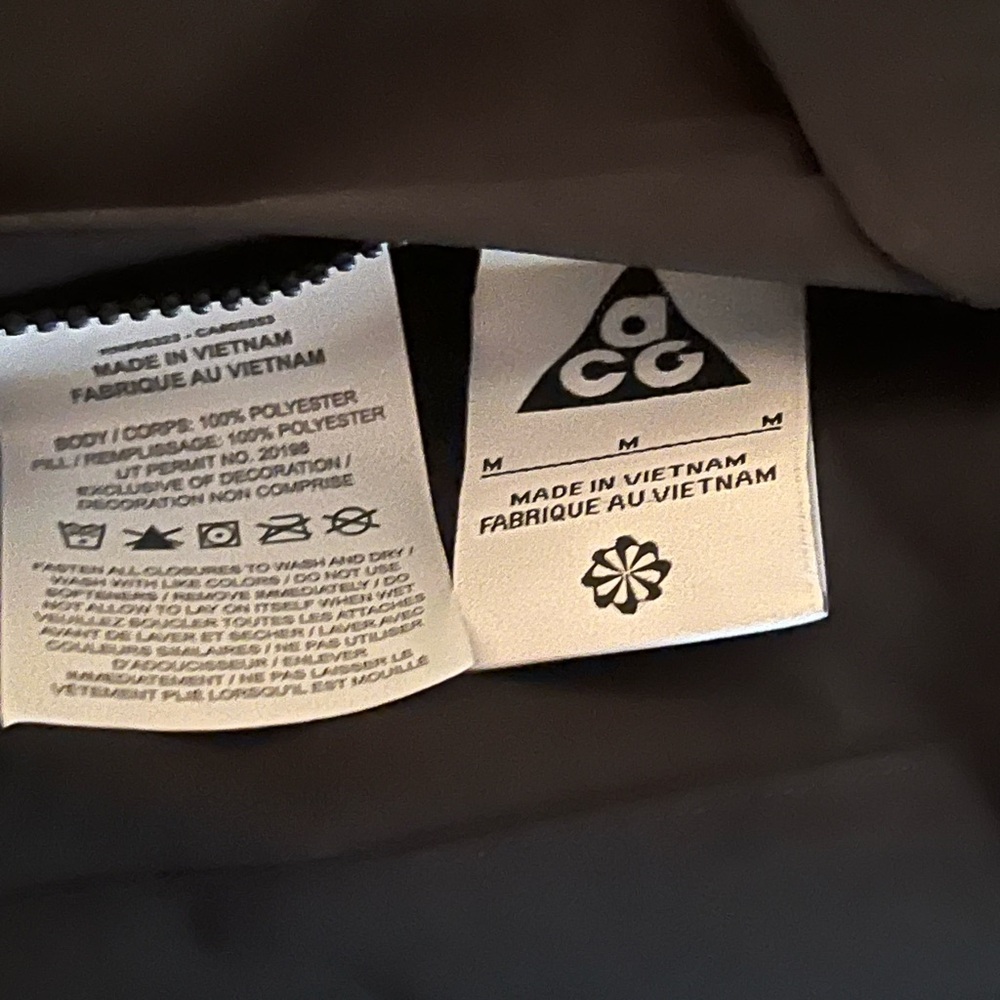 Nike ACG MED Skull Peak Reversible Vest Black Purple - Picture 12 of 16